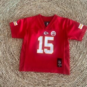 Kansas City Chiefs Patrick Mahomes jersey with the number 15 and size 24M